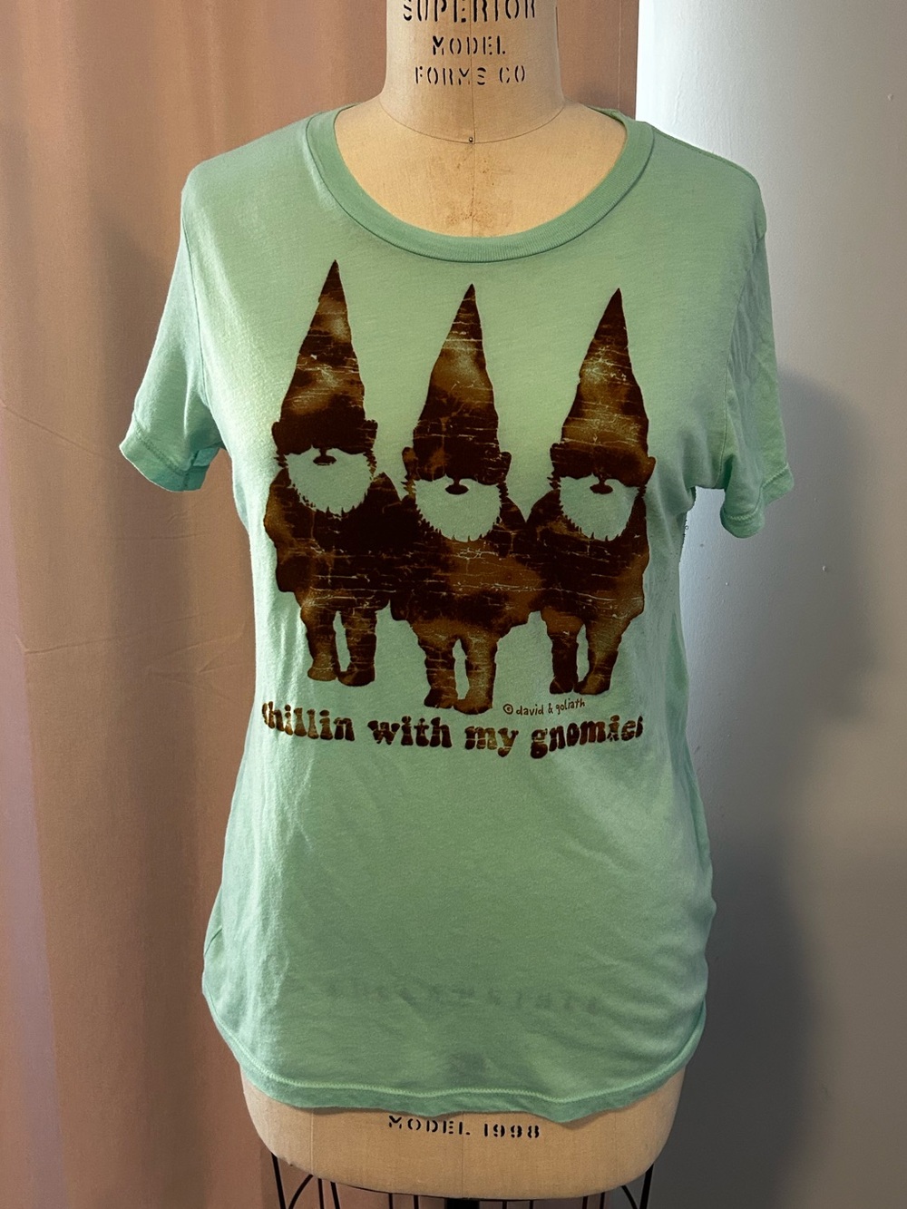 david & goliath Chillin’ With My Gnomies Womens Sz XL Soft Tee Shirt